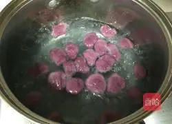 Illustration of how to make purple potato and taro balls 7