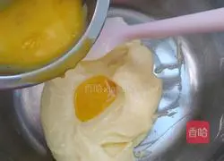 Illustration of how to make egg yolk biscuits 7