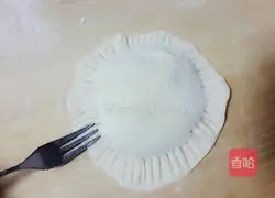 Illustration of how to make small cheese pie 9