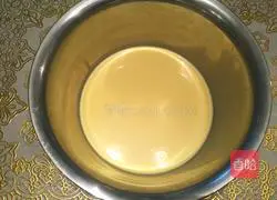 Illustration of how to make Portuguese yellow peach egg tart 8