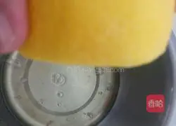 Illustration of how to make cocoa-flavored chiffon cake 6