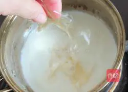 Illustration of how to make matcha mousse 4