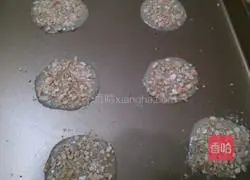 Illustration of how to make cashew protein crackers 9