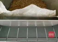 Illustration of how to make crispy caramel cookies 16