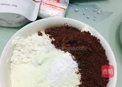 Illustration of how to make snowflake chocolate chip cookies 7