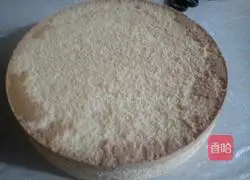 Illustration of how to make a twelve-inch chiffon cake 9