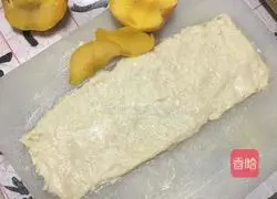 Illustration of how to make puff pastry yellow peach pie 11