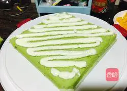 Illustration of how to make a fresh naked cake 3