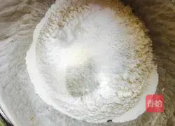 Illustration of how to make crispy biscuits with electric baking pan 2