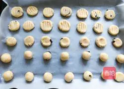 Illustration of how to make meat floss biscuits 7