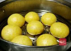 Illustration of how to make pumpkin steamed buns 13