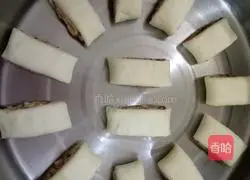 Illustration of how to make bean paste rolls 14