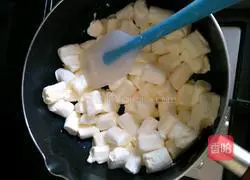 Illustration of how to make cranberry peanut biscuits 3