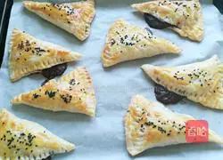 Illustration of the hand cake version of strawberry pie 9