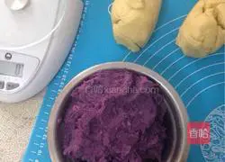 Illustration of how to make golden purple potato rolls 3