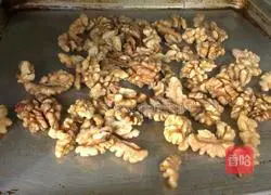 Illustration of how to make salt and pepper walnuts 5