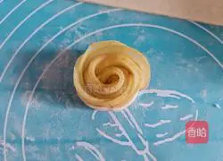 Rose Apple Pie Recipe Illustration 8