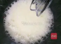 Illustration of how to make non-cracking cupcakes 2