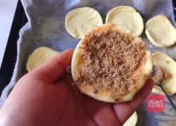 Illustration of how to make meat floss cake 19