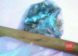 Illustration of how to make walnut flower rolls 6