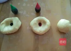 Illustration of how to make Christmas cane cookies 7