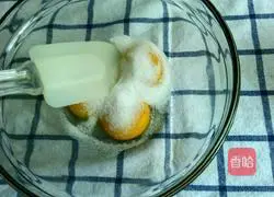 Red Velvet Chiffon Cupcake Recipe Illustration 2