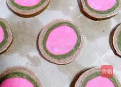 Illustration of how to make red core kiwi biscuits 6