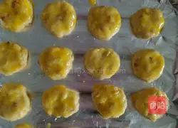  # Six Day Happy # Illustration of simple biscuits made by novices 13