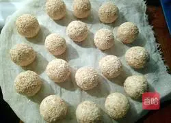Illustration of how to make bean paste sesame balls 9