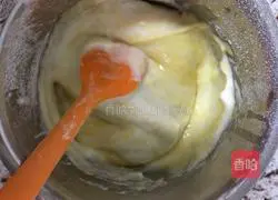 Illustration of how to make a small 6-inch lemon cake base 11