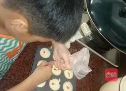 Illustration of making jam cake 13