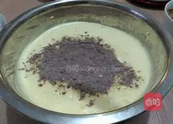 Chocolate Sponge Cake Recipe Illustration 9