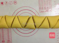 Illustration of how to make pumpkin rolls 7