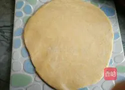 Illustration of how to make sunflower apple pie 3