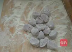 Illustration of how to make purple potato dumplings 12