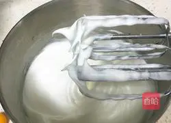 Illustration of how to make oil-free cocoa chiffon cake 13