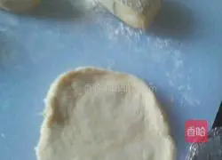 Illustration of how to make egg tart crust 8