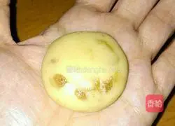 Illustration of how to make raisin cookies in blue jar 4