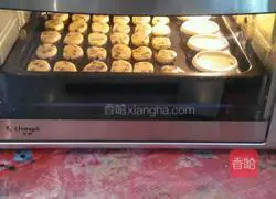 Illustration of making honey bean biscuits 7