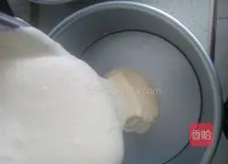 How to make eight-inch three-color chiffon cake Illustration 12