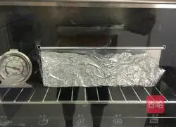 Illustration of how to make yogurt cheese 18