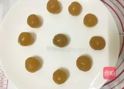 Illustration of how to make snow-skin mooncakes with pineapple filling 10