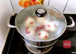 Illustration of how to make piggy bean paste buns 15