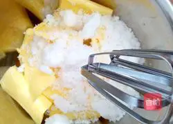 Illustration of how to make plaid biscuits 2