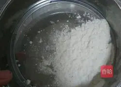 Illustration of how to make light cream condensed milk egg tart 6