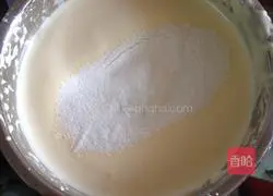 Illustration of how to make sponge cup cake 3