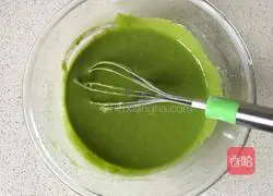 Spinach Chiffon Cake Recipe Illustration 6