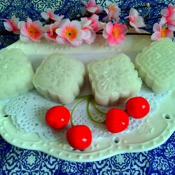 Red wine cranberry snowskin mooncake