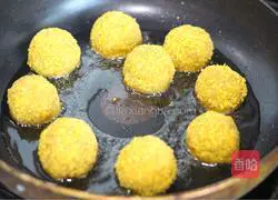 Illustration of how to make pumpkin banana cheese balls 11