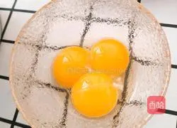 Illustration of how to make non-cracking cupcakes 1